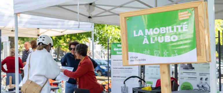 un stand du village des mobilités durables