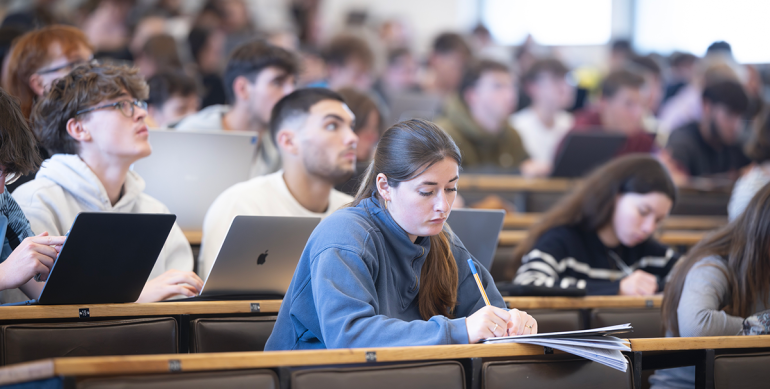 3 questions à … Hélène Couthon, Vice-présidente Formation, en charge du Conseil Formation et Vie universitaire (CFVU)