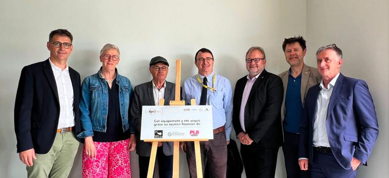 Photo de groupe des partenaires du laboratoire ayant financé l'équipement